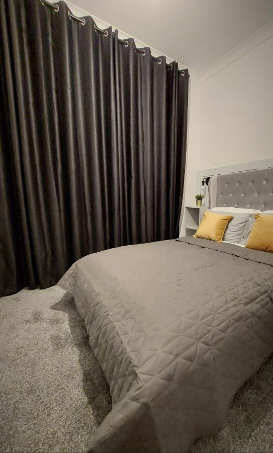 شقة Modern & Bright, G/F, 1Br Apt. Real Hidden Gem هاميلتون المظهر الخارجي الصورة